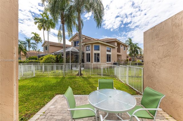 15832 SW 10th St, Pembroke Pines, FL 33027