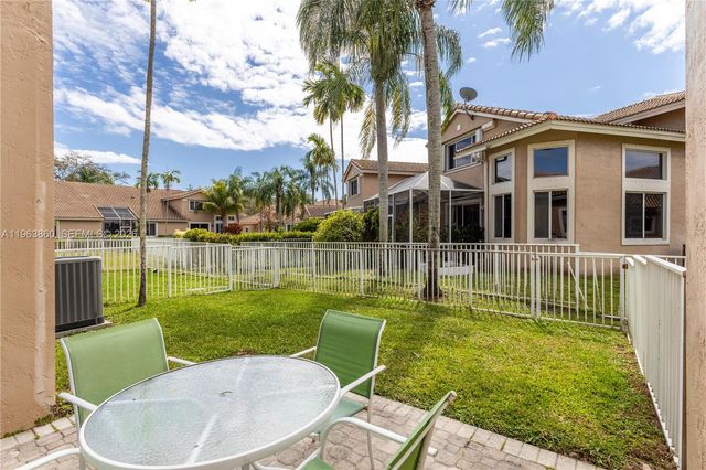 15832 SW 10th St, Pembroke Pines, FL 33027