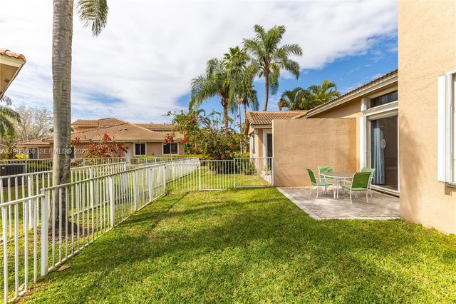 15832 SW 10th St, Pembroke Pines, FL 33027