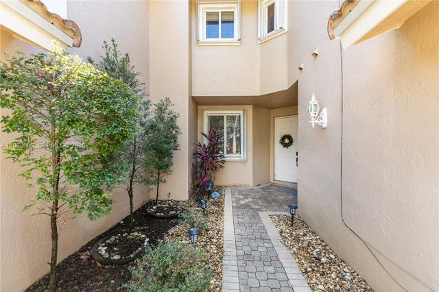 15832 SW 10th St, Pembroke Pines, FL 33027