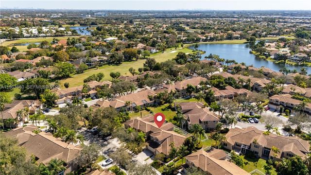 15832 SW 10th St, Pembroke Pines, FL 33027