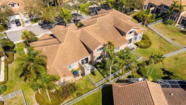 15832 SW 10th St, Pembroke Pines, FL 33027