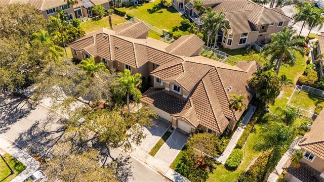 15832 SW 10th St, Pembroke Pines, FL 33027