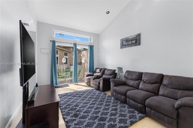 15832 SW 10th St, Pembroke Pines, FL 33027