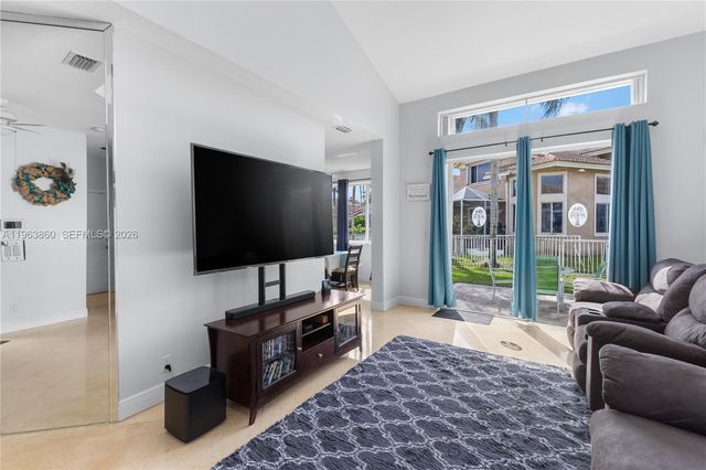 15832 SW 10th St, Pembroke Pines, FL 33027