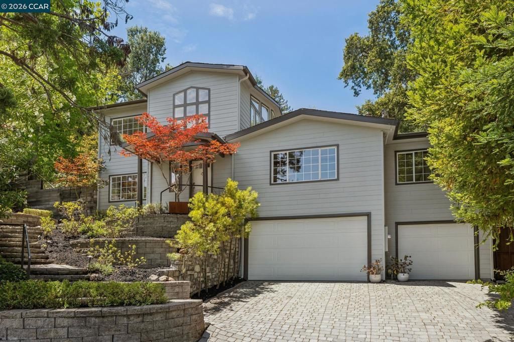 Image 1 of property listing at 6 Monte Vista Rd, Orinda, CA 94563