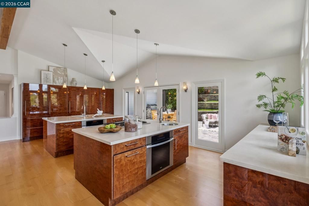 Image 12 of property listing at 6 Monte Vista Rd, Orinda, CA 94563