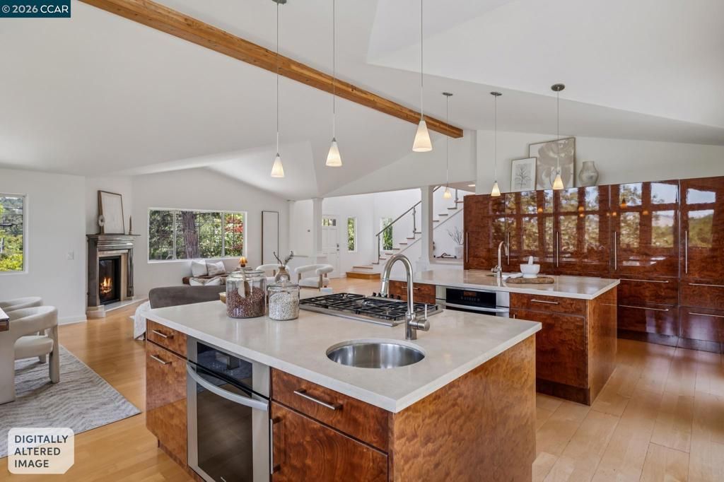 Image 13 of property listing at 6 Monte Vista Rd, Orinda, CA 94563