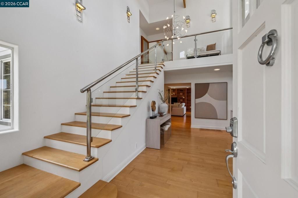Image 2 of property listing at 6 Monte Vista Rd, Orinda, CA 94563