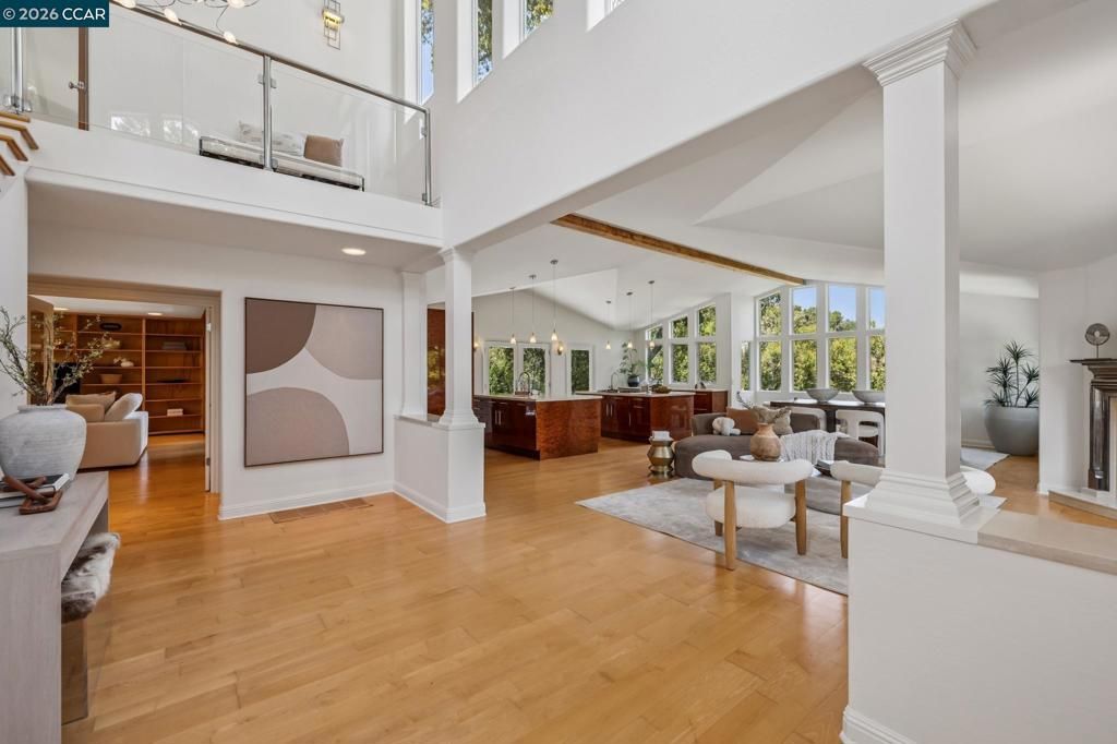 Image 3 of property listing at 6 Monte Vista Rd, Orinda, CA 94563