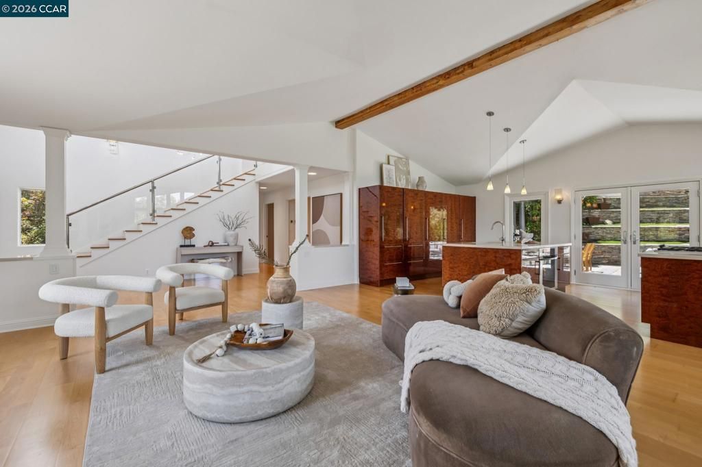 Image 6 of property listing at 6 Monte Vista Rd, Orinda, CA 94563