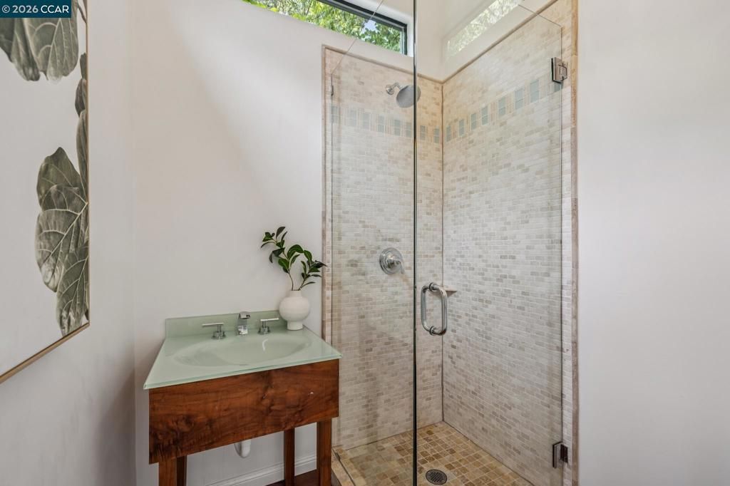 Image 61 of property listing at 6 Monte Vista Rd, Orinda, CA 94563