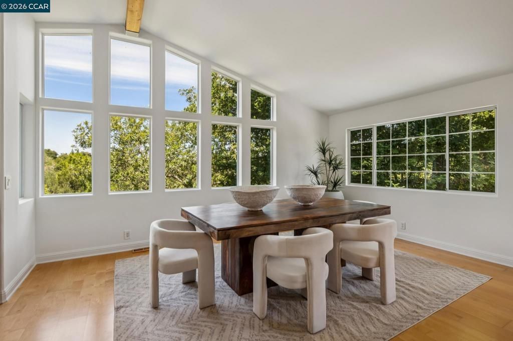 Image 8 of property listing at 6 Monte Vista Rd, Orinda, CA 94563