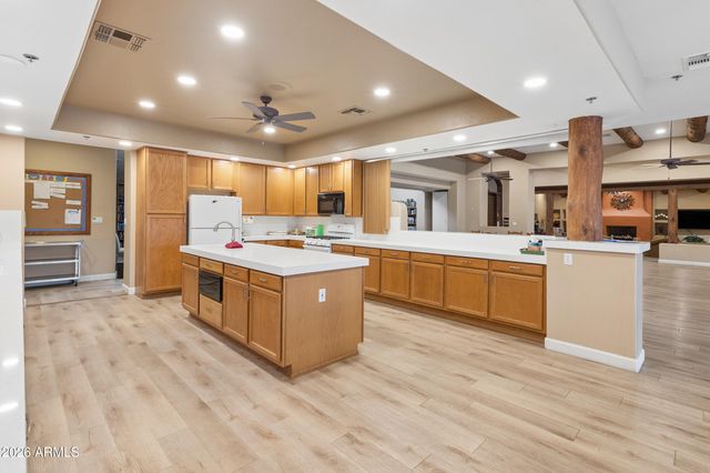 5830 E MCKELLIPS Road 70, Mesa, AZ 85215