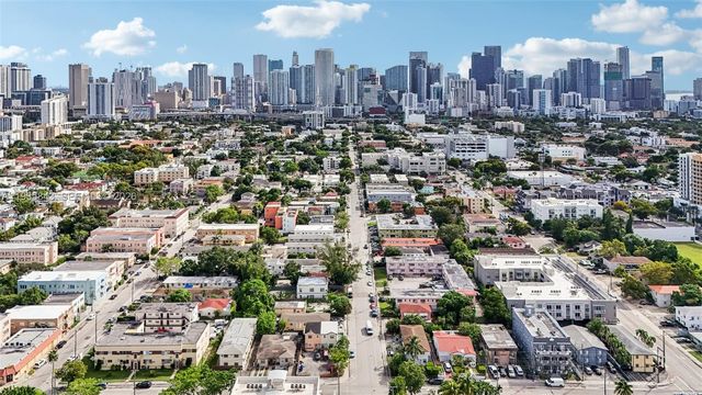 984 SW 6th St, Miami, FL 33130