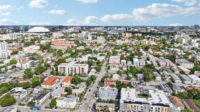 984 SW 6th St, Miami, FL 33130