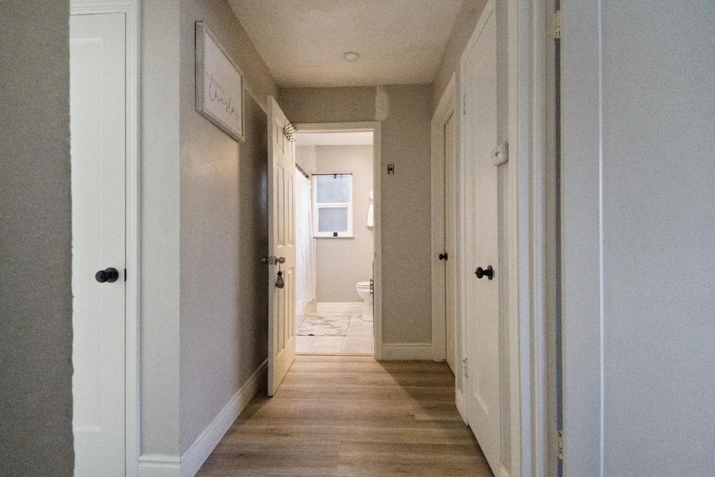 Image 15 of property listing at 1403 E Griffith Way, Fresno, CA 93704