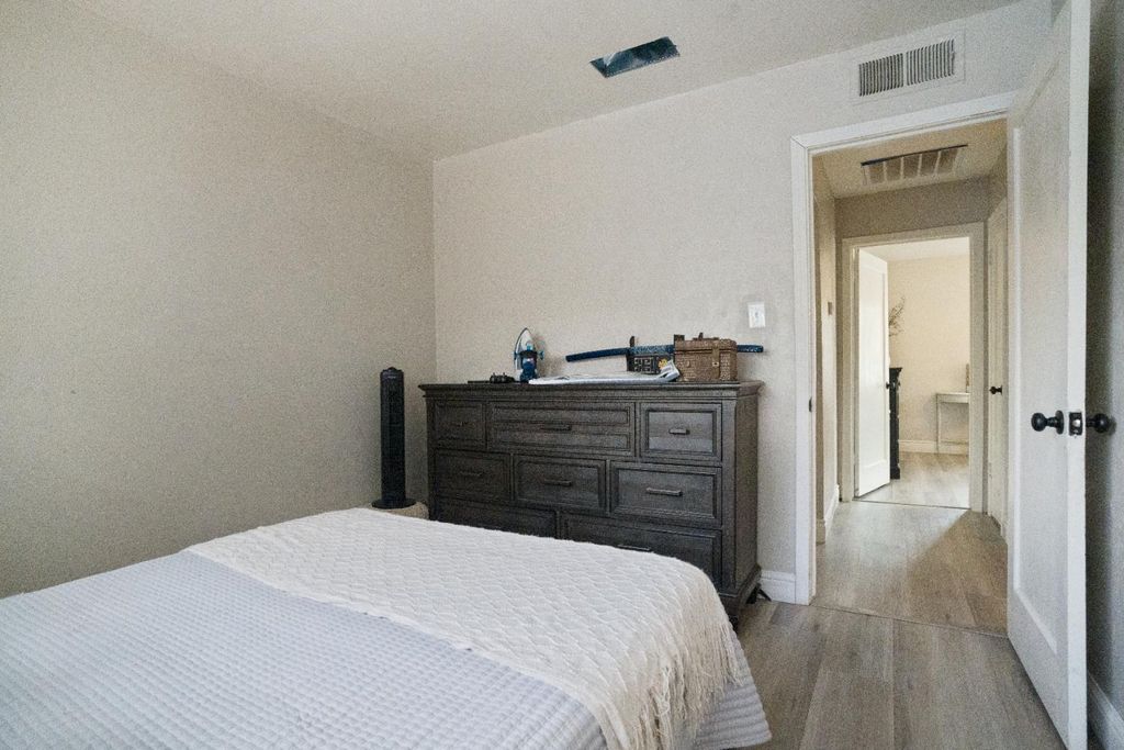 Image 19 of property listing at 1403 E Griffith Way, Fresno, CA 93704