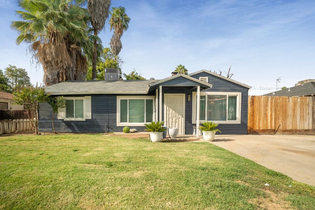 Image 2 of property listing at 1403 E Griffith Way, Fresno, CA 93704