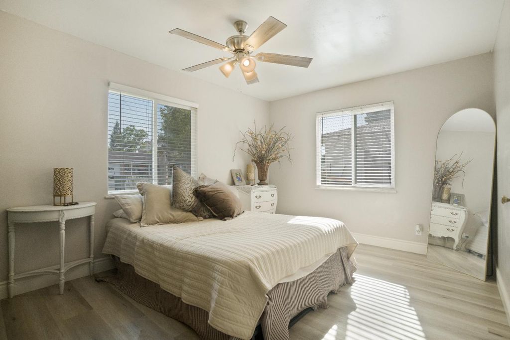 Image 22 of property listing at 1403 E Griffith Way, Fresno, CA 93704