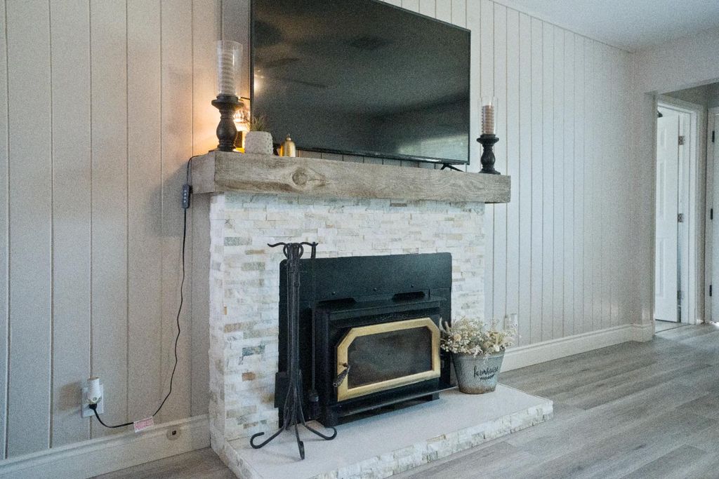 Image 6 of property listing at 1403 E Griffith Way, Fresno, CA 93704