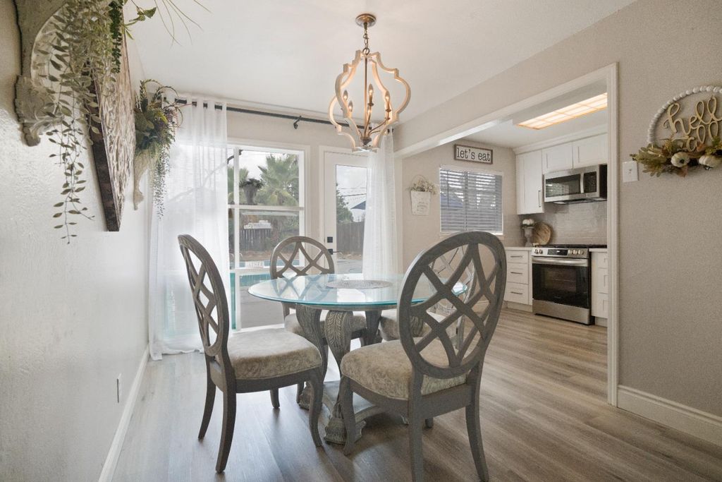 Image 9 of property listing at 1403 E Griffith Way, Fresno, CA 93704