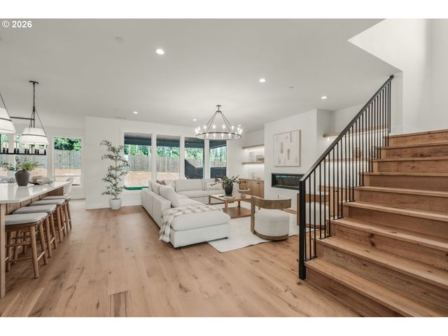 131 E 24TH Ave, La Center, WA 98629