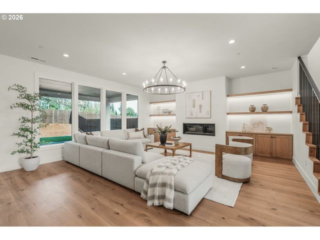 131 E 24TH Ave, La Center, WA 98629