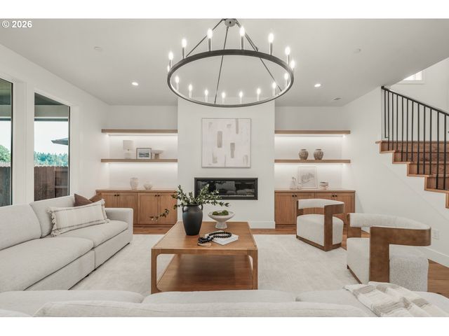131 E 24TH Ave, La Center, WA 98629