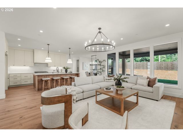 131 E 24TH Ave, La Center, WA 98629