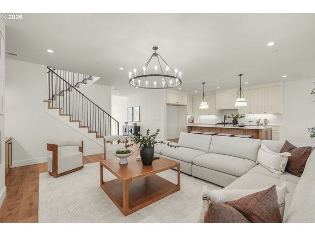 131 E 24TH Ave, La Center, WA 98629