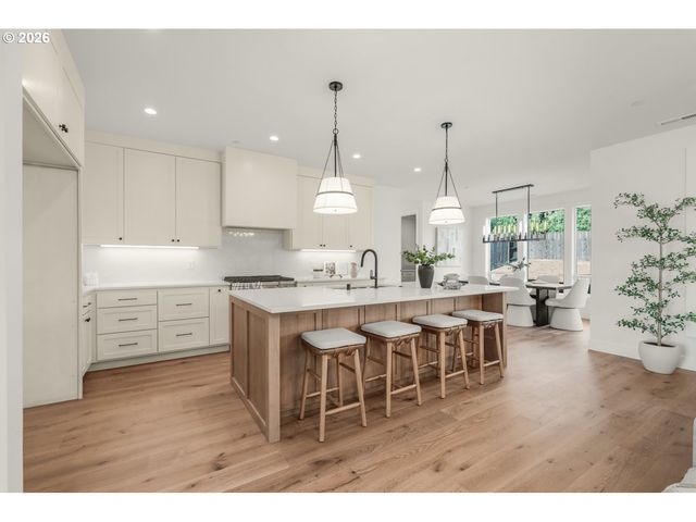 131 E 24TH Ave, La Center, WA 98629
