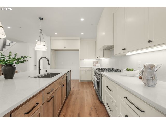 131 E 24TH Ave, La Center, WA 98629