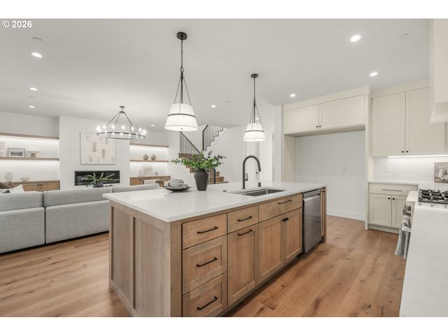 131 E 24TH Ave, La Center, WA 98629