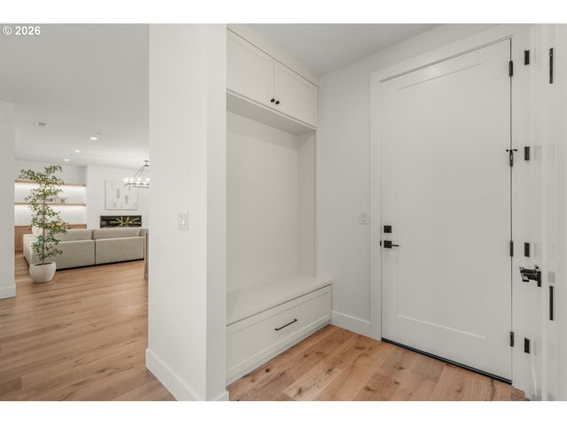 131 E 24TH Ave, La Center, WA 98629