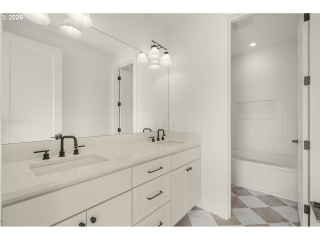 131 E 24TH Ave, La Center, WA 98629