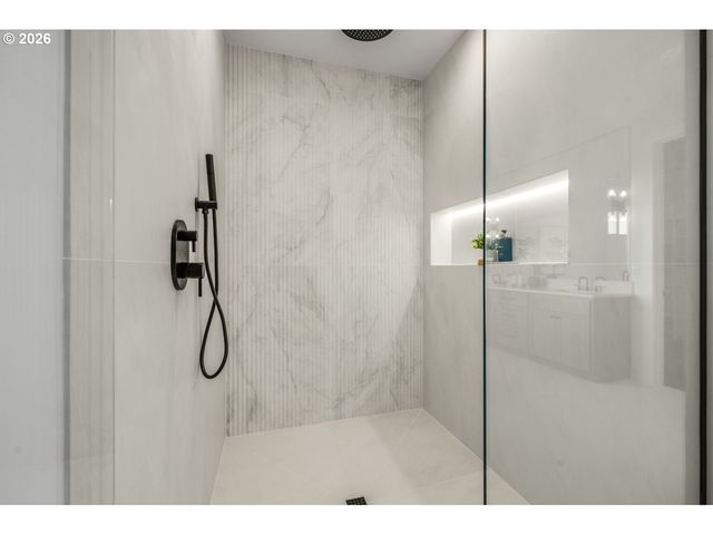 131 E 24TH Ave, La Center, WA 98629