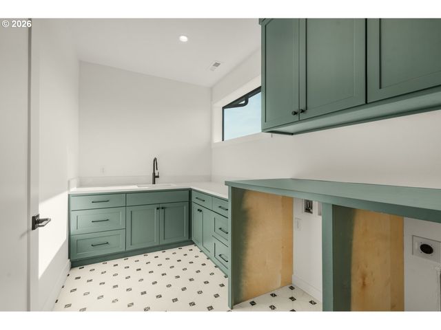 131 E 24TH Ave, La Center, WA 98629
