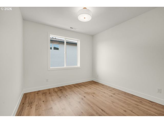 131 E 24TH Ave, La Center, WA 98629