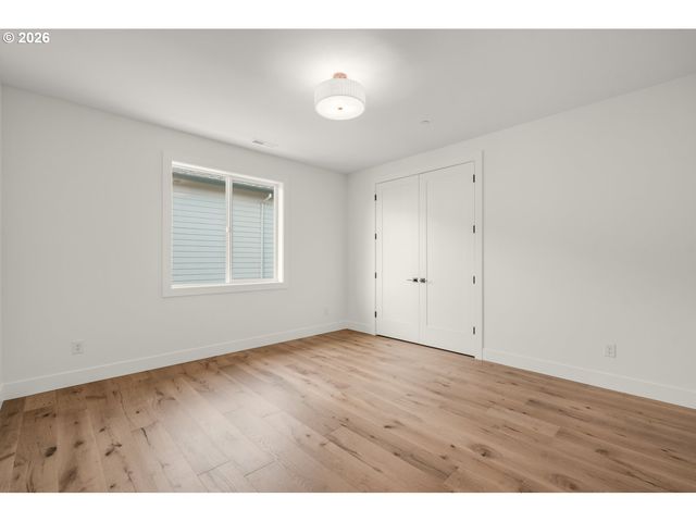 131 E 24TH Ave, La Center, WA 98629