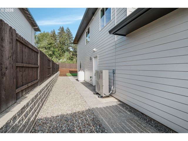 131 E 24TH Ave, La Center, WA 98629