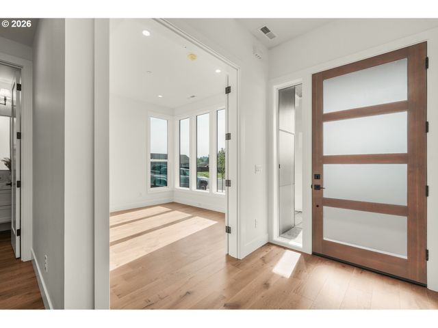 131 E 24TH Ave, La Center, WA 98629