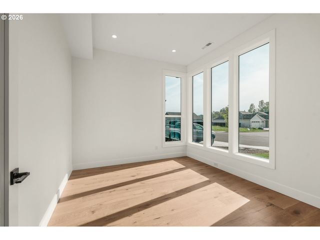 131 E 24TH Ave, La Center, WA 98629