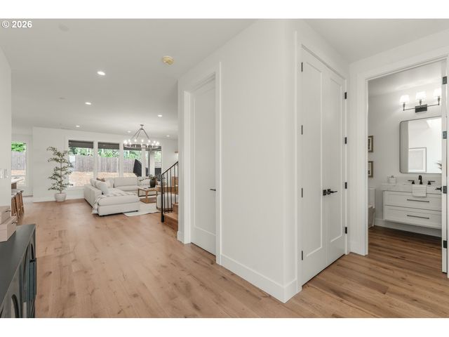 131 E 24TH Ave, La Center, WA 98629
