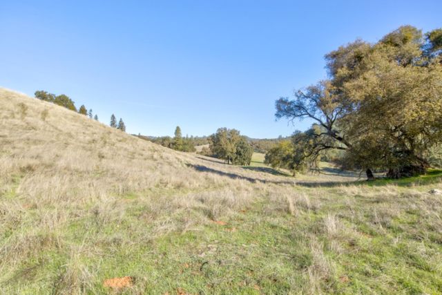 5700 Semor Dr, Shingle Springs, CA 95682