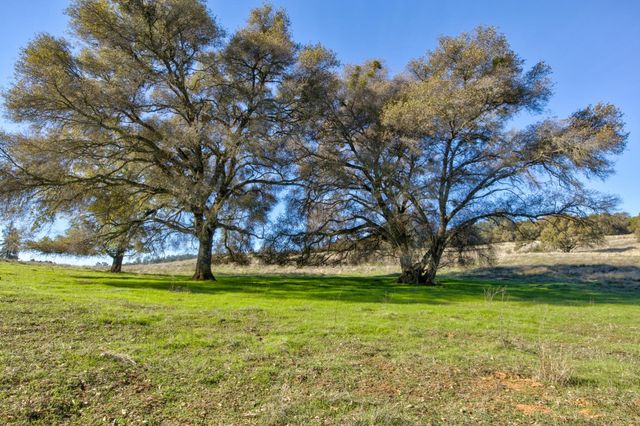 5700 Semor Dr, Shingle Springs, CA 95682