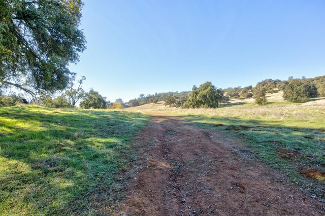 5700 Semor Dr, Shingle Springs, CA 95682