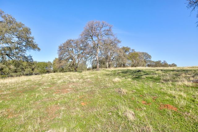 5700 Semor Dr, Shingle Springs, CA 95682