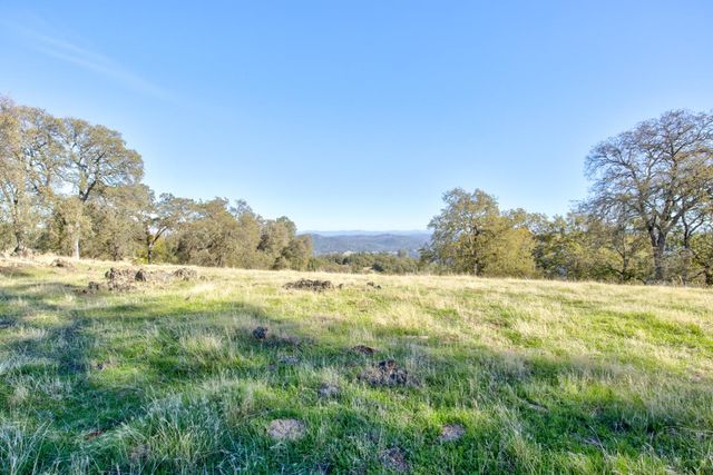 5700 Semor Dr, Shingle Springs, CA 95682