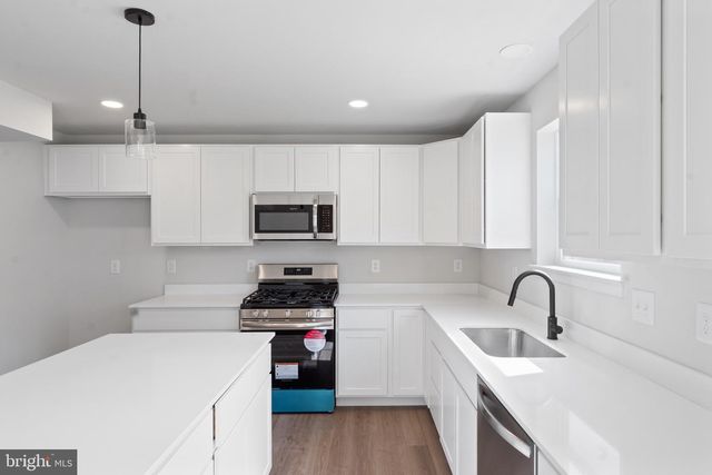 414 VANNEMAN AVE, Swedesboro, NJ 08085